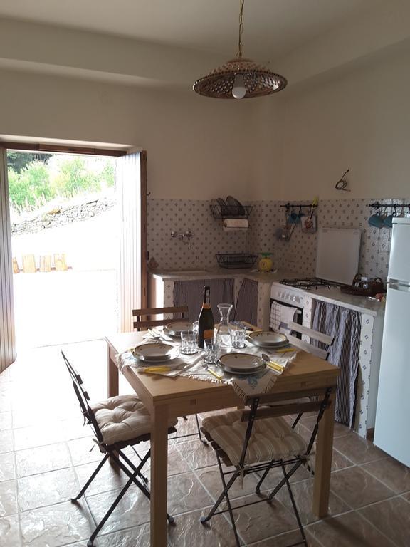 Casa Nel Vigneto Erice Pensionat Exteriör bild